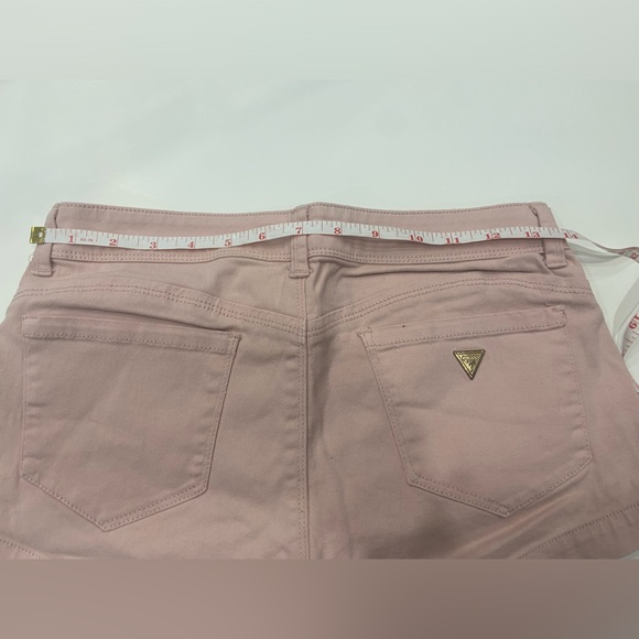 Guess pink stretchy shorts - Picture 4 of 6